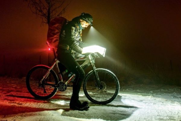 Course, en hiver, sous la neige