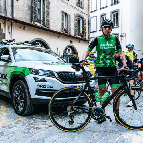 Team leader skoda we love cycling devant le kodiaq