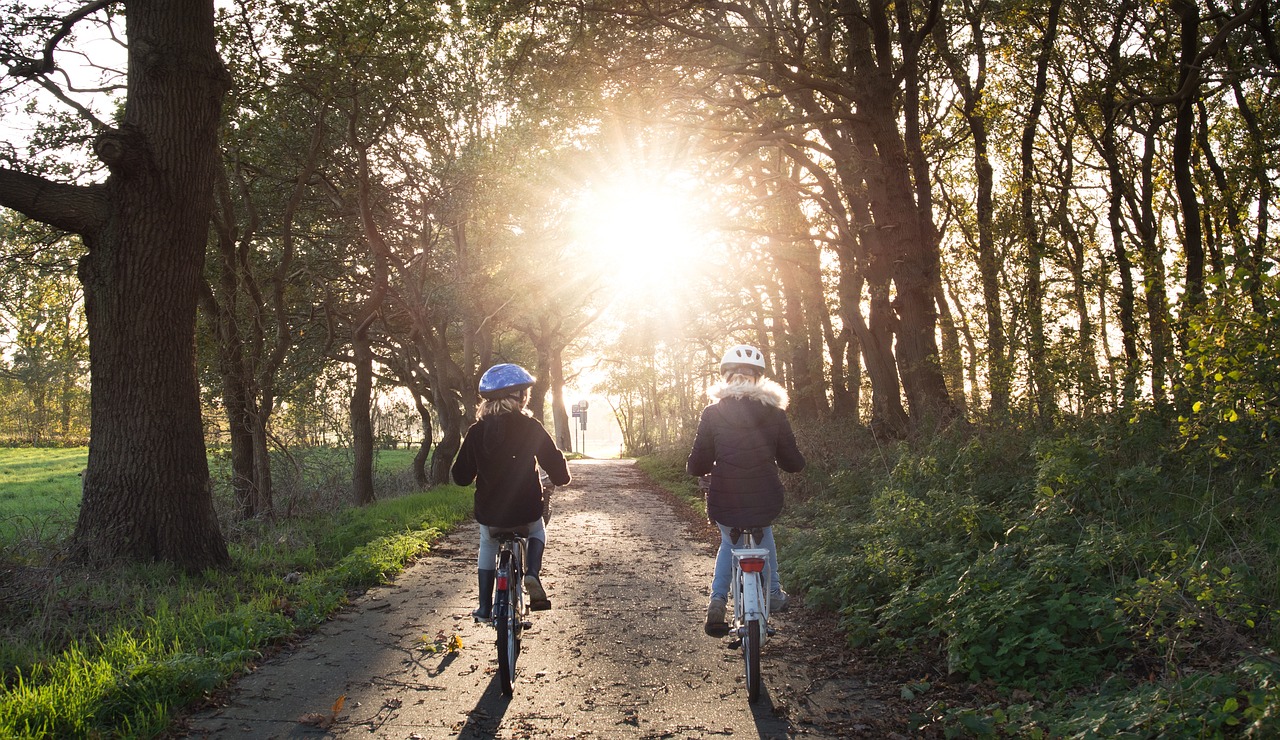 Rouler en famille au milieu des trésors naturels de l’automne