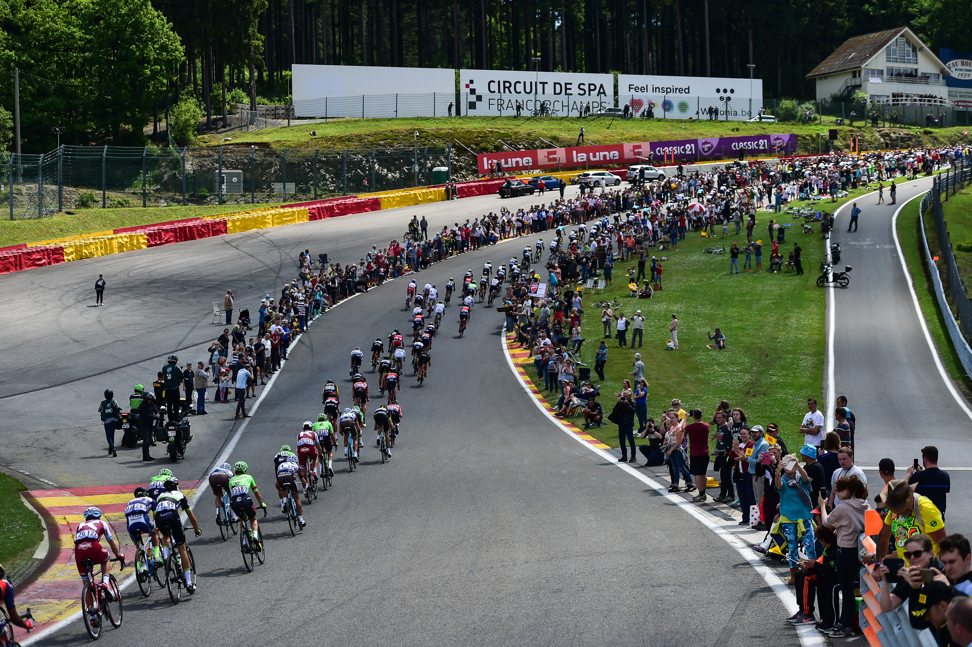 Cyclistes sur le circuit de Spa-Francorchamps