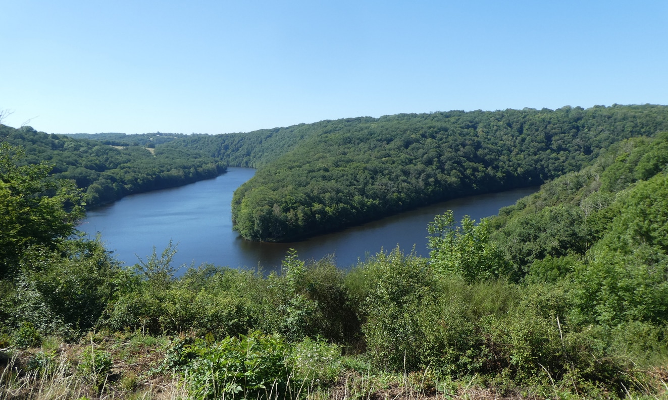 photo taken from the Guemontet viewpoint at Le bourg d'hem in the Creuse department in July