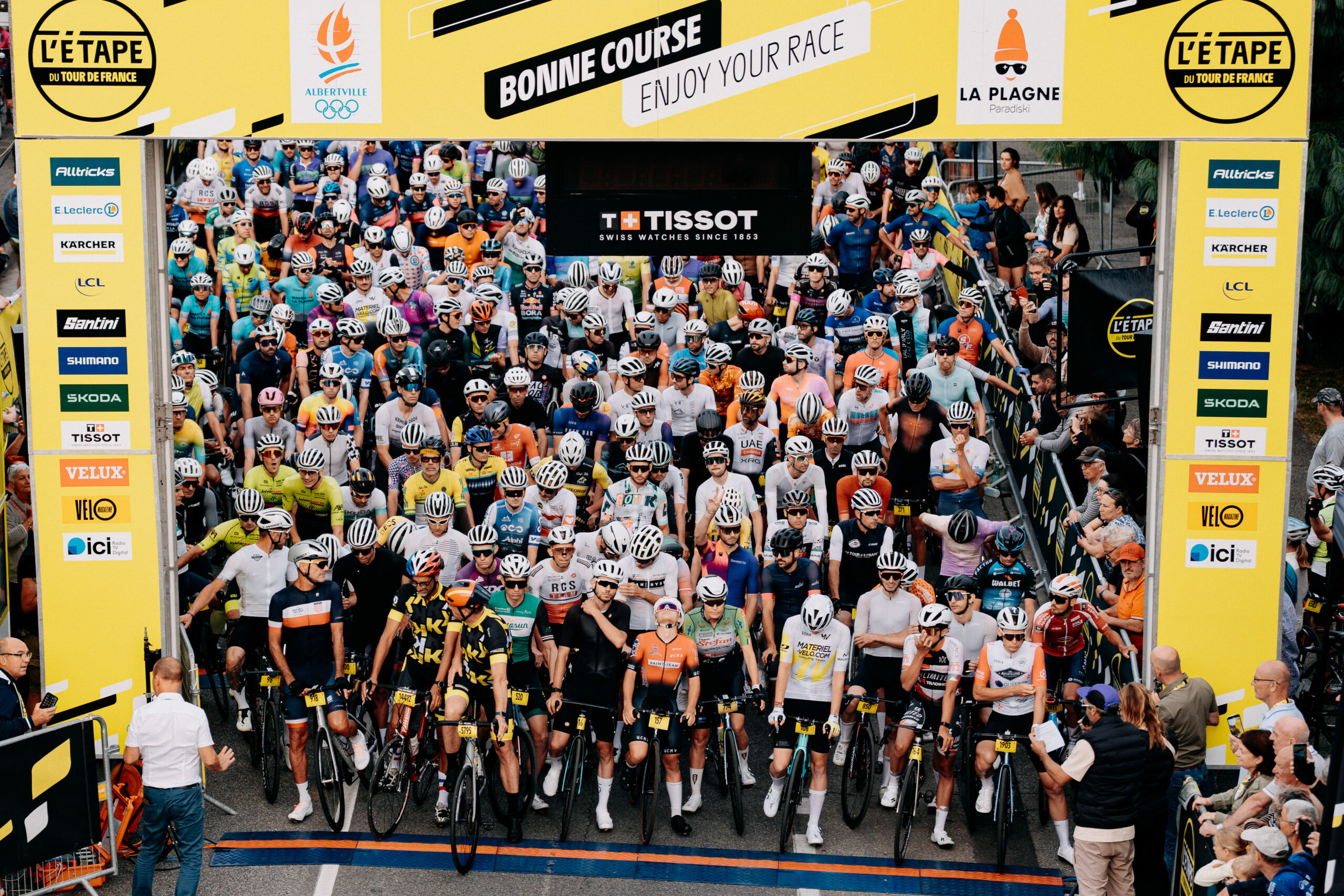 L'arche de départ de l'Etape du Tour 2025