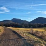 Un sentier gravel avec vue sur le Puy de Dôme