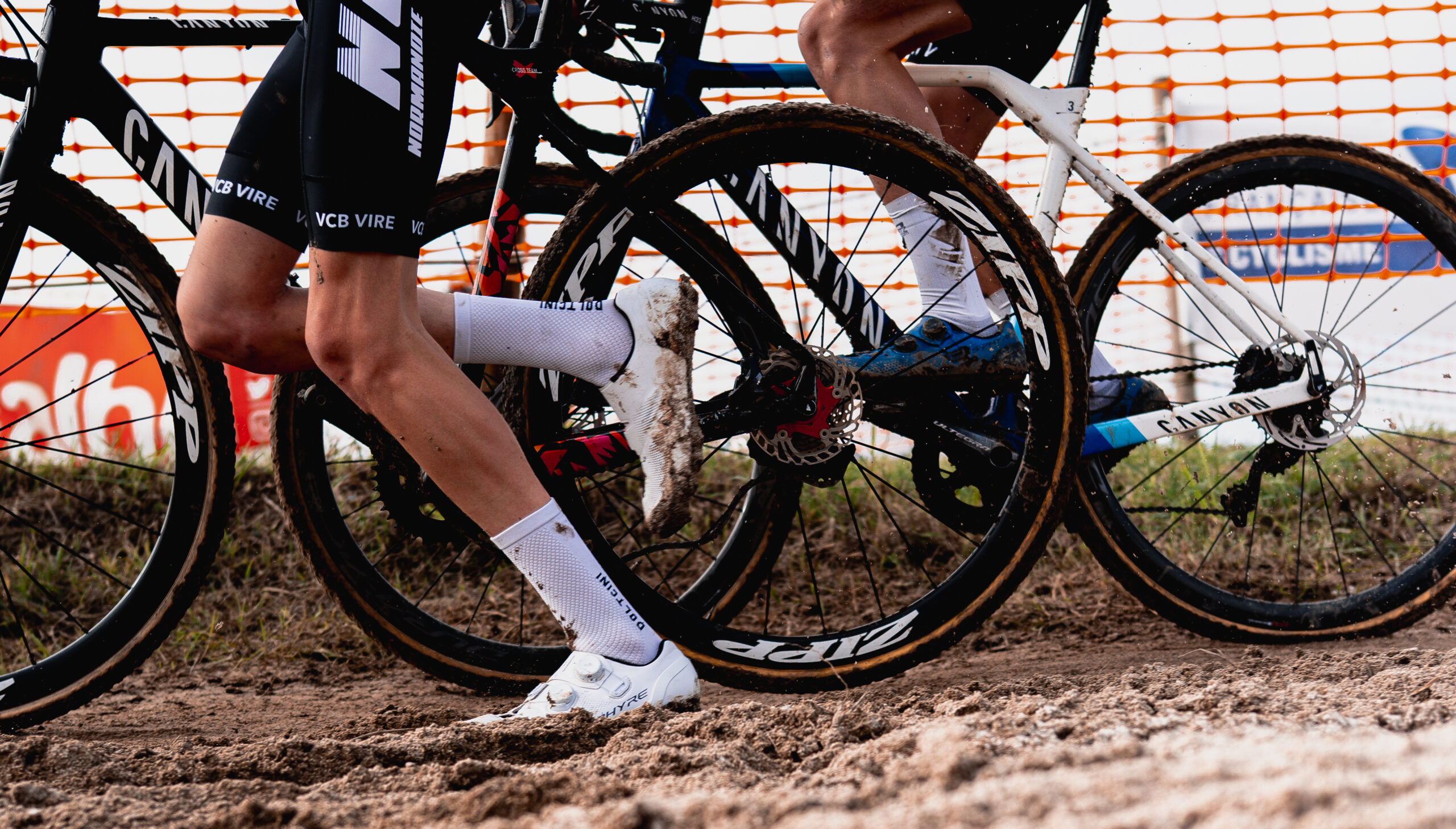 Le cyclo-cross se dispute en forêt, dans les prairies ou dans le sable