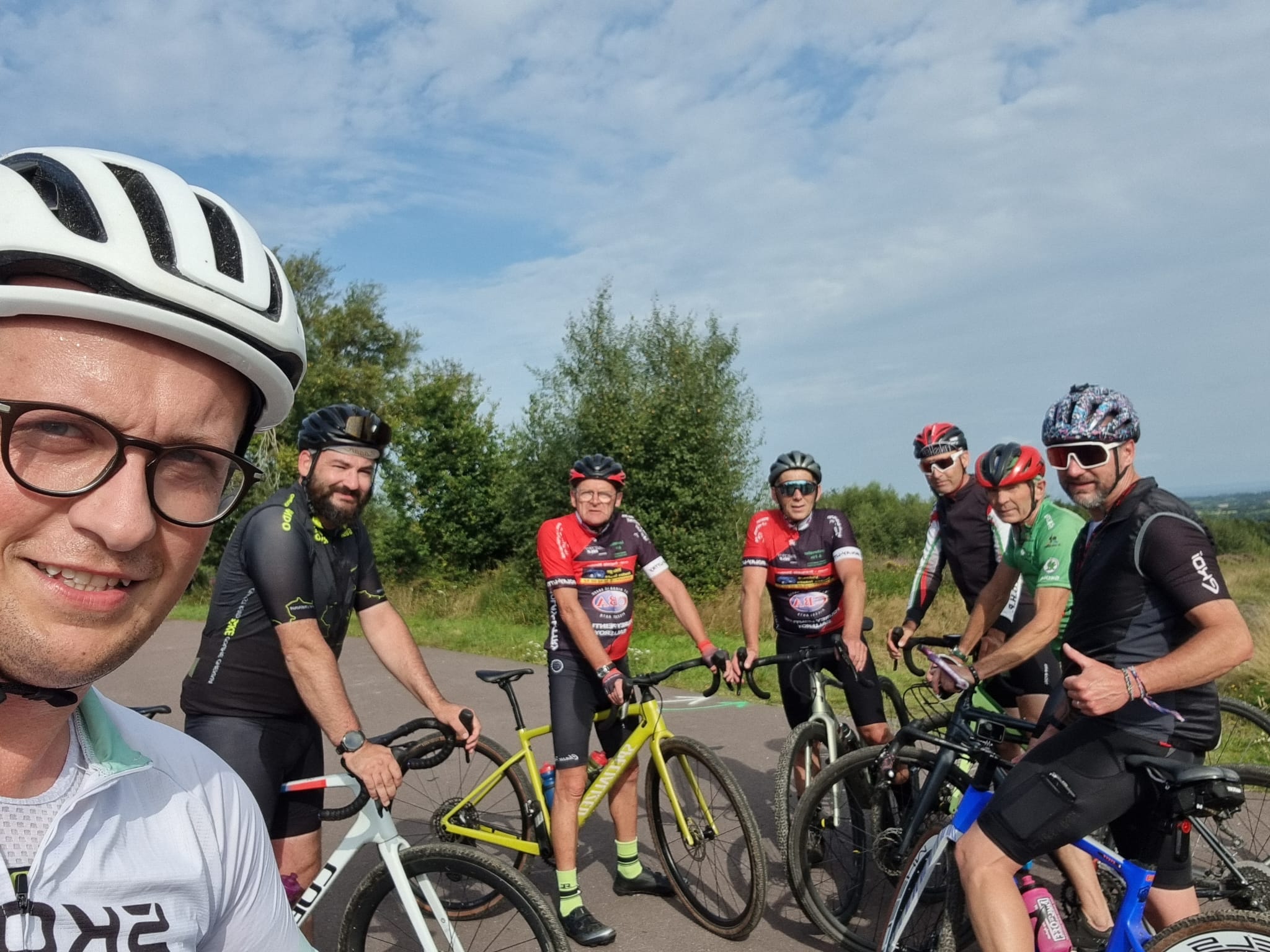 Vincent et d'autres membres du club Škoda We Love Cycling Normandie