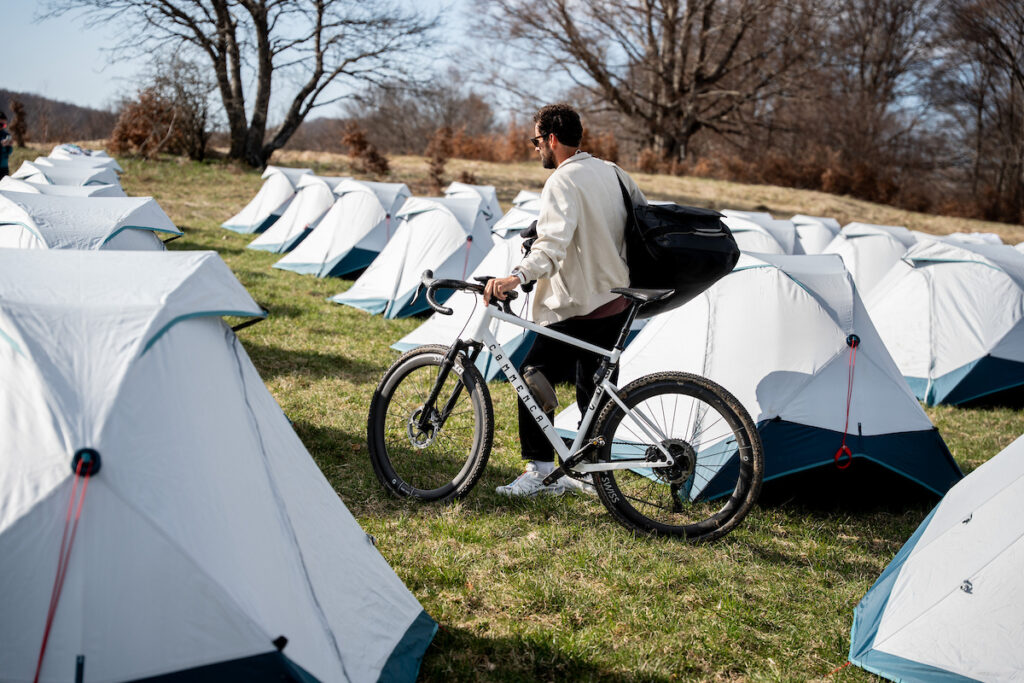 Week-end cohésion 2025 / Škoda We Love Cycling Nuit sous tente lors du séjour avec Kilian Bron