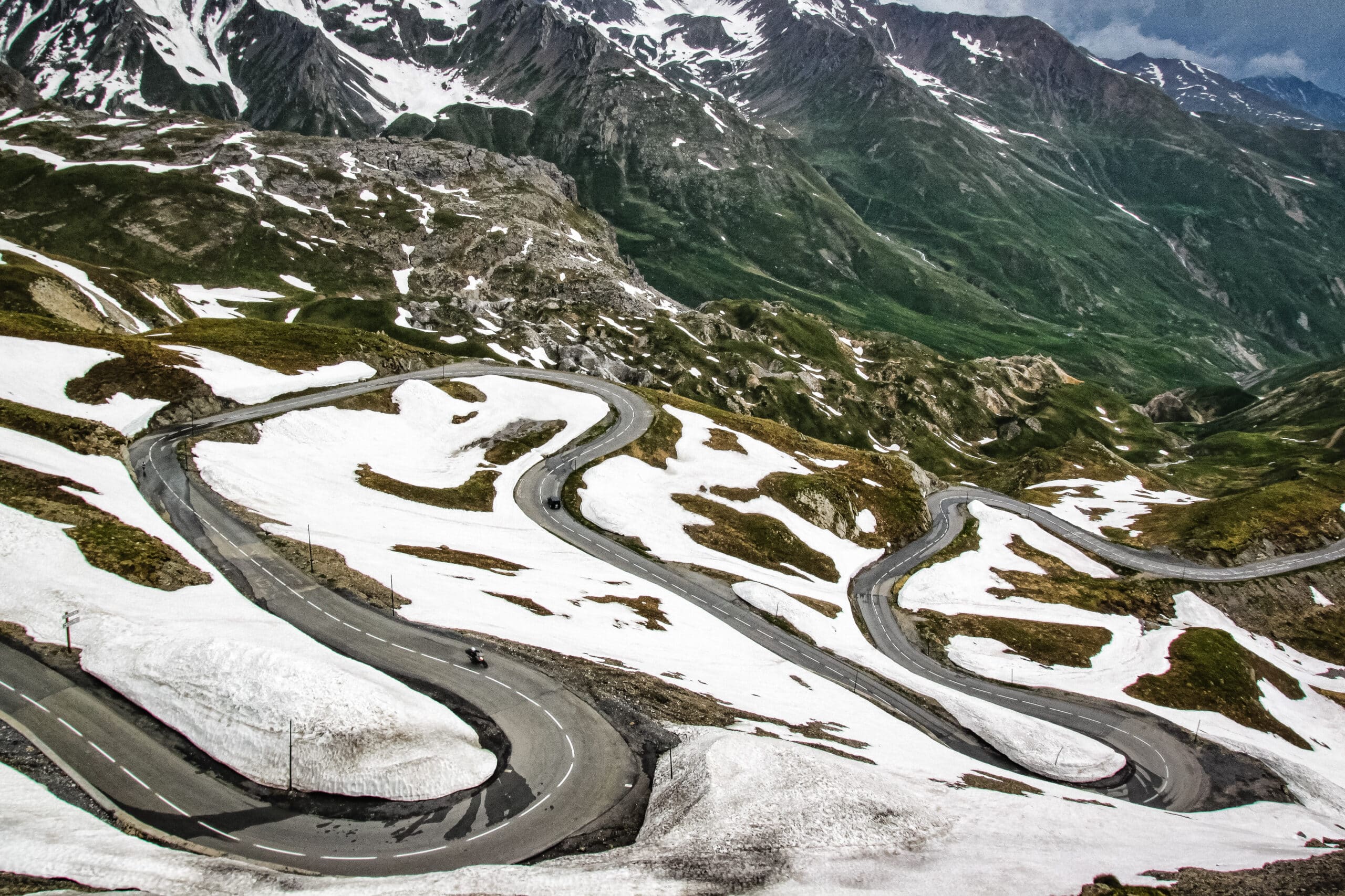 Route du Col du Galibier dans les Alpes à la réouverture printemps 2026