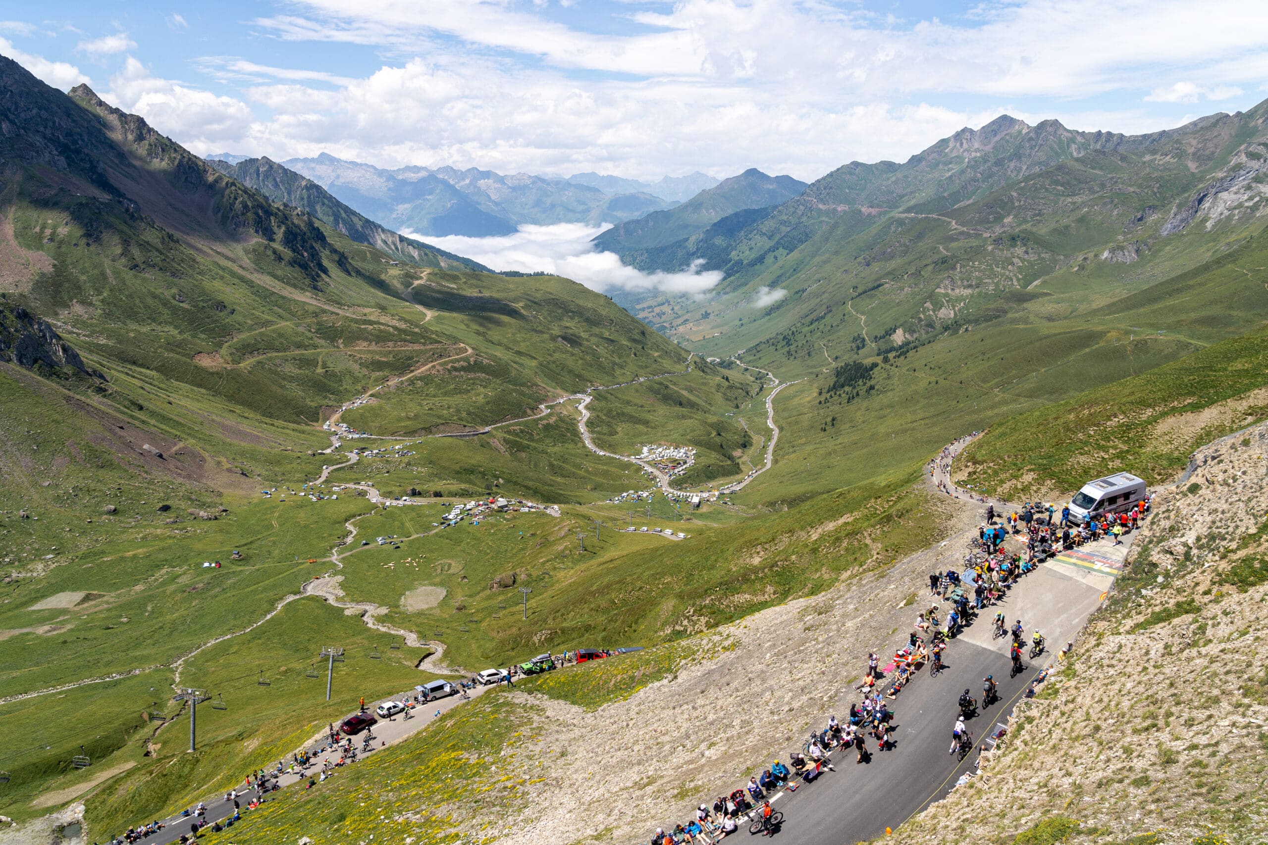 Col du Tourmalet en Hautes-Pyrénées, l'un des plus haut col routier des Pyrénées ouvert aux cyclistes en juin 2026